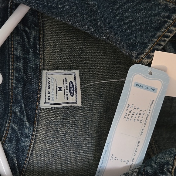 Old Navy Maternity Denim Button up Jacket Top NWT - Picture 2 of 2